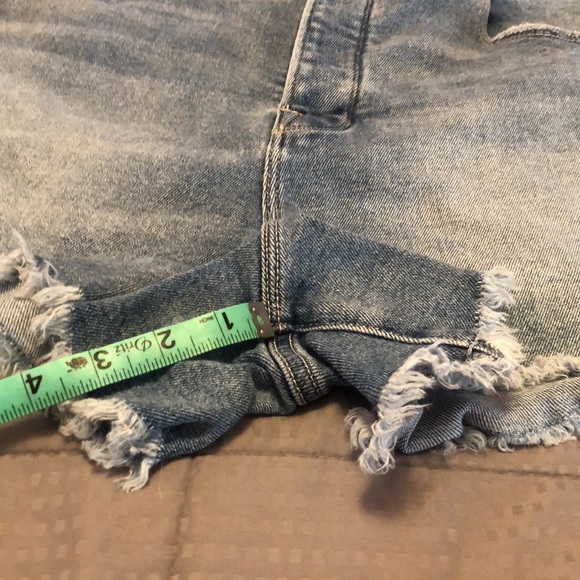 Good American Bombshell High Waist Denim Shorts size 15/33 - Picture 7 of 8